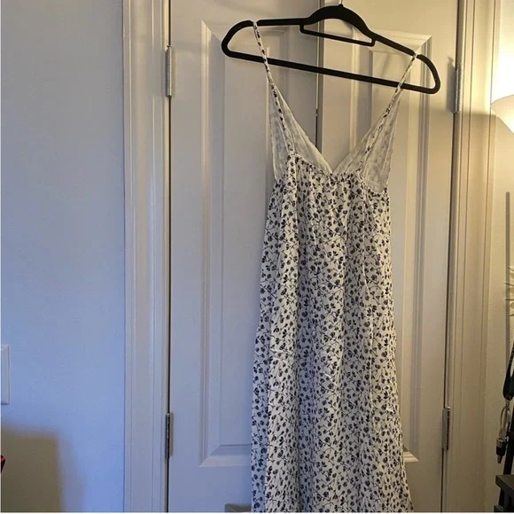 Reformation Toni dress, Mykonos - Picture 4 of 6